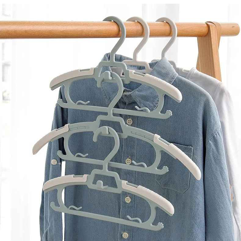 Cintres bébé en cascades