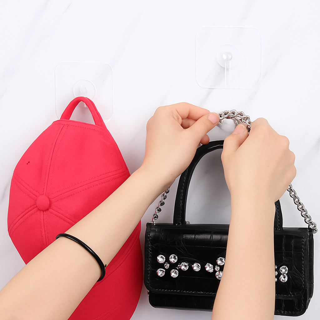crochets muraux adhesifs avec casquette et sac