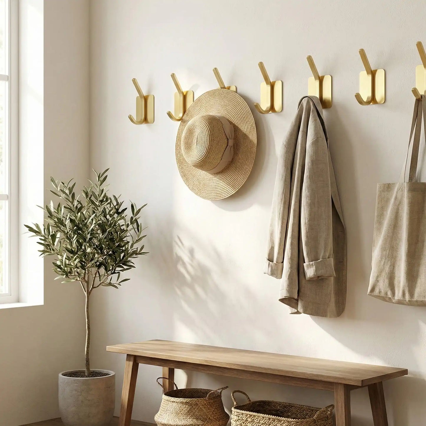 Crochets muraux dans une belle entrée OrganiZeIt doré