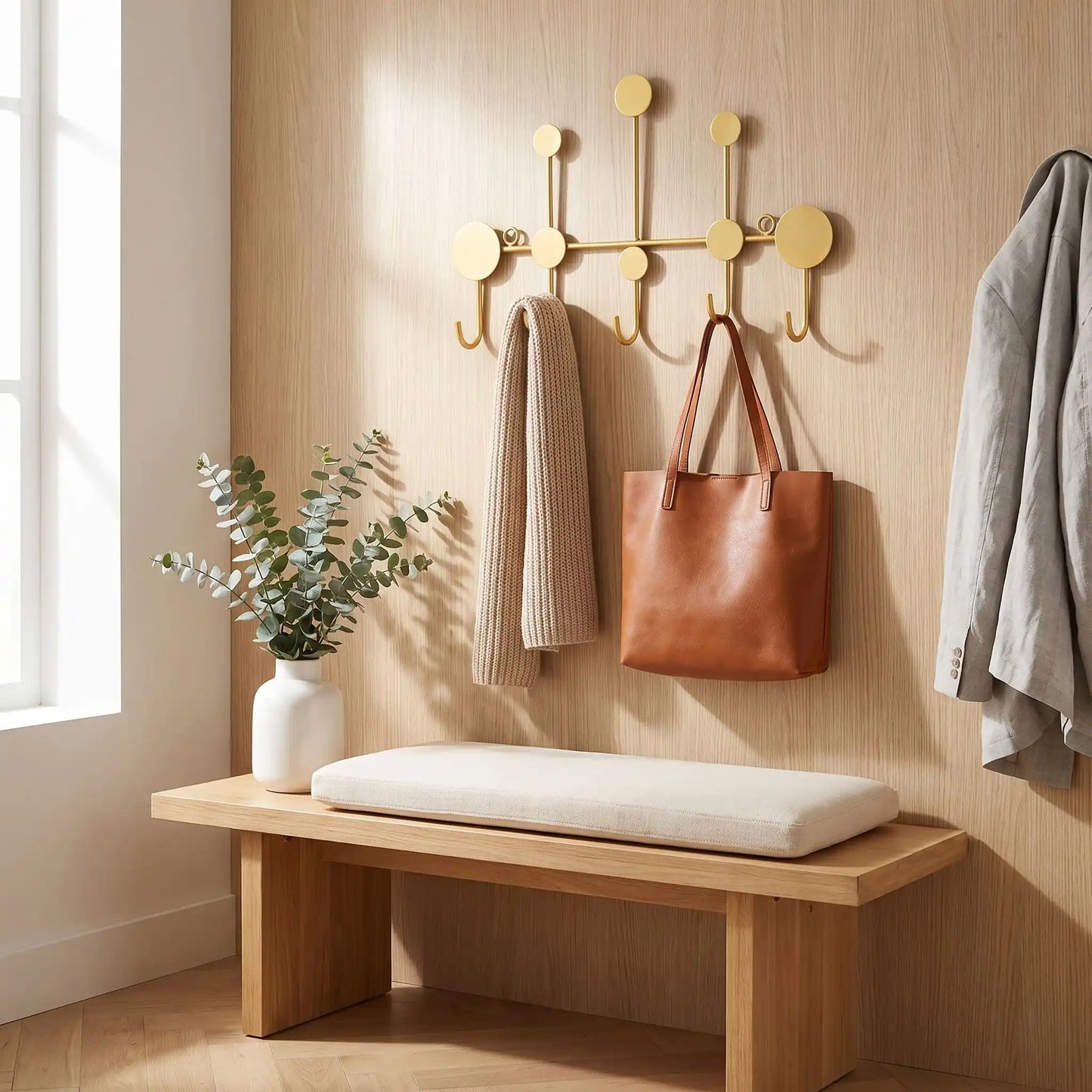 Porte‑manteau mural LYKKE™ Orno™ en fer forgé finition or luxueux, design premium, présentation d’une unité