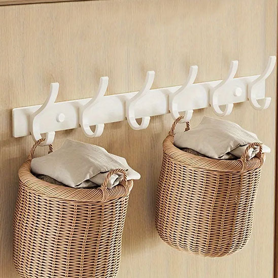 porte manteau mural blanc avec paniers