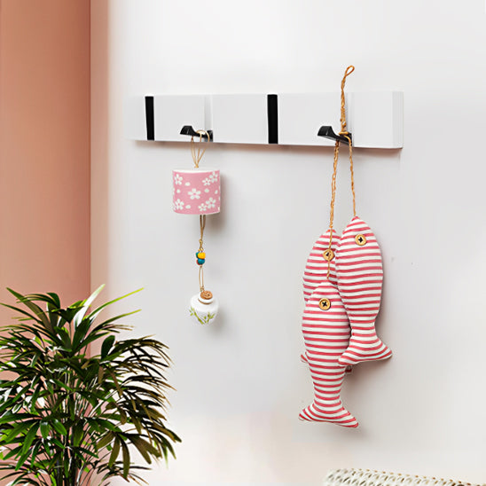 porte manteau mural bois bambou avec articles pour enfants