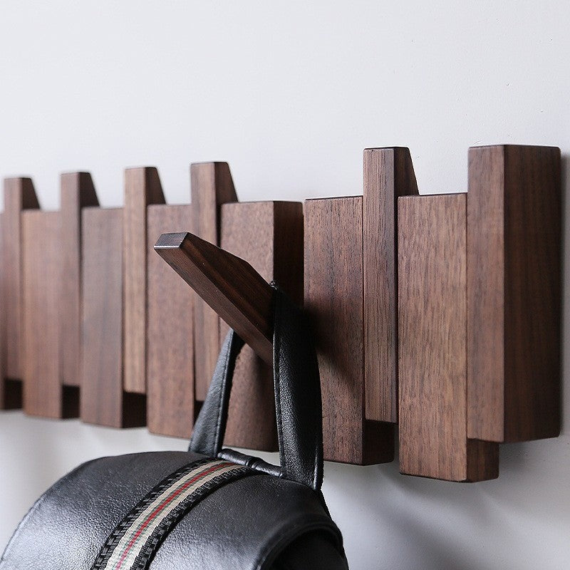 Porte-manteau mural en bois de noyer noir Modulo avec sac à main suspendu