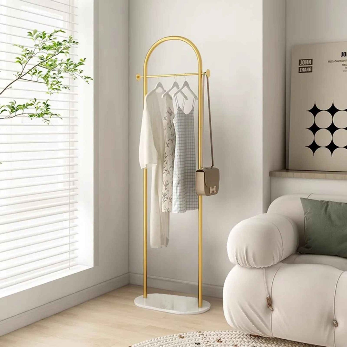porte manteau soma avec robe et blouse