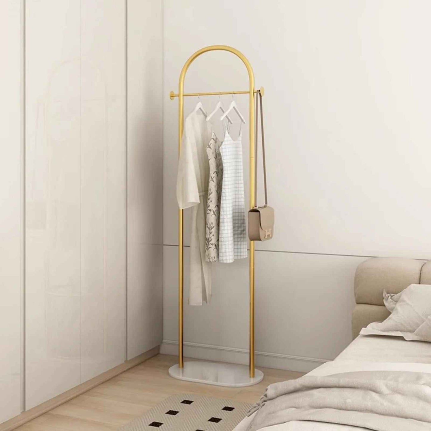 porte manteau soma dore dans chambre