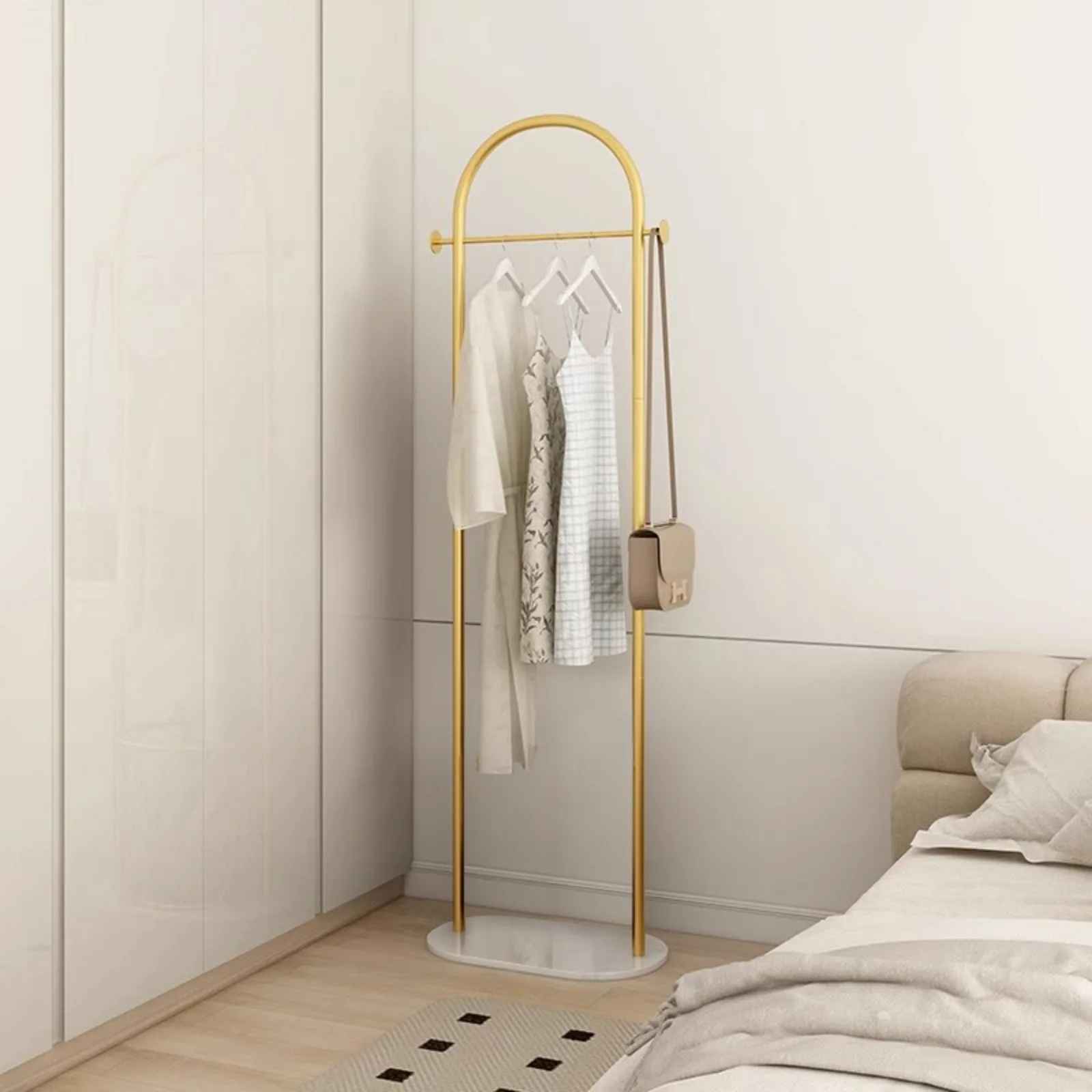 porte manteau soma dore dans chambre