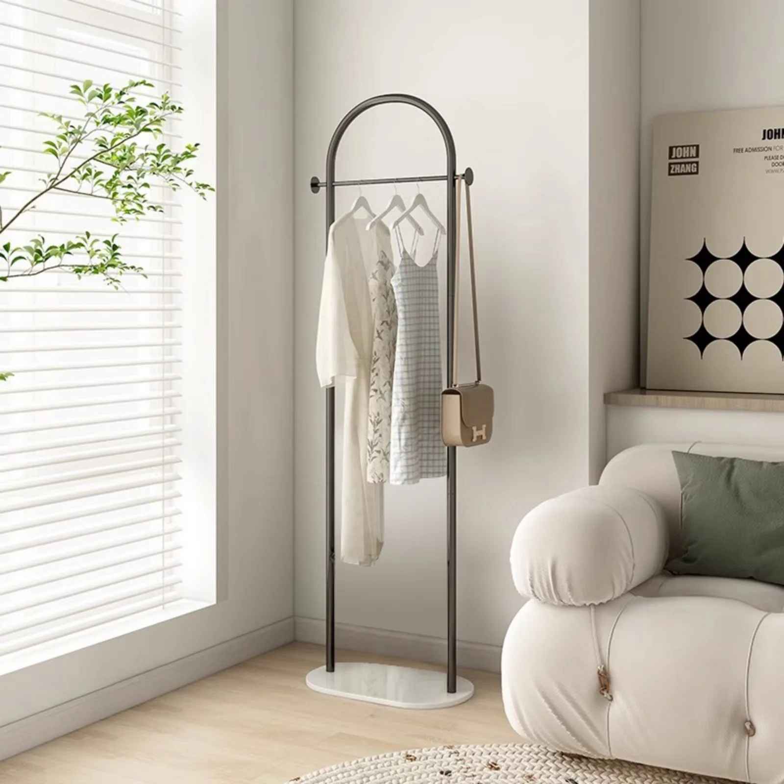 porte manteau soma noir dans un salon
