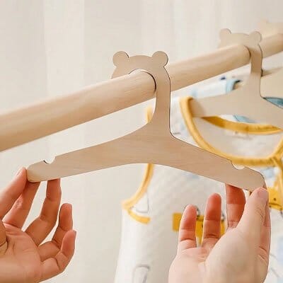 Cintre Bebe en Bois | Antidérapant - Lot de 10 Accessoire de Vestiaire Rangement signature 