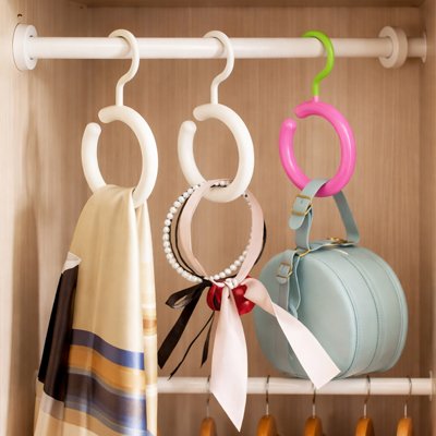 Cintre crochet rotatif