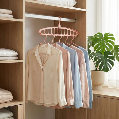Pack de 3 cintres multi-niveaux rose poudré avec finition mate, parfaits pour un rangement de dressing esthétique et organisé.