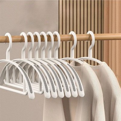 Cintre​s plastiques robustes