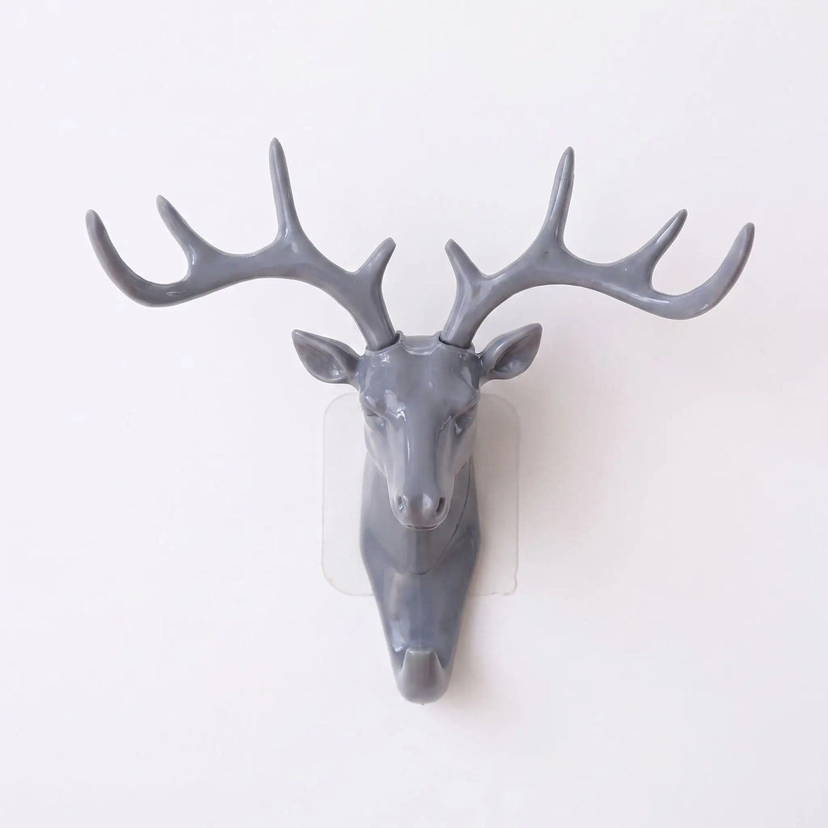 Crochet mural adhésif tête de cerf gris sans perçage, idéal pour un rangement harmonieux dans une entrée scandinave