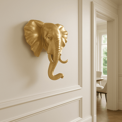 Crochet mural doré en forme de tête d'éléphant, patère décorative et fonctionnelle pour une entrée chic.