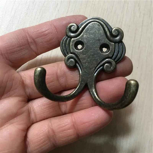 Crochet mural antique décoratif