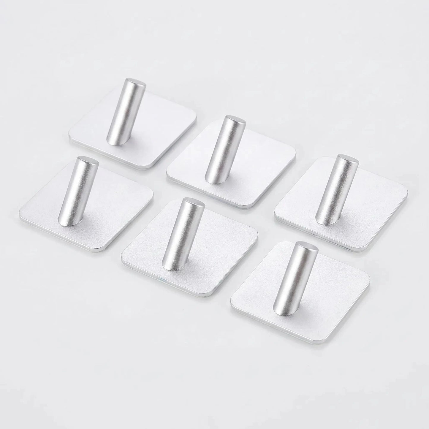 Crochets muraux acier inoxydable AdesiOrganiz argent en lot de 6 pour optimiser le rangement d’une entree lumineuse