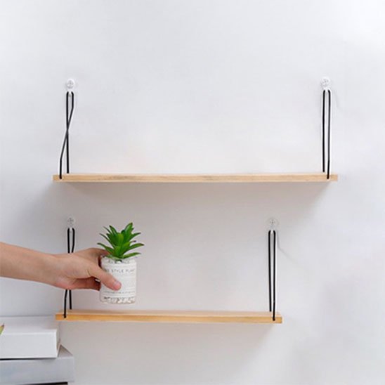 Etagere bois​ avec plante