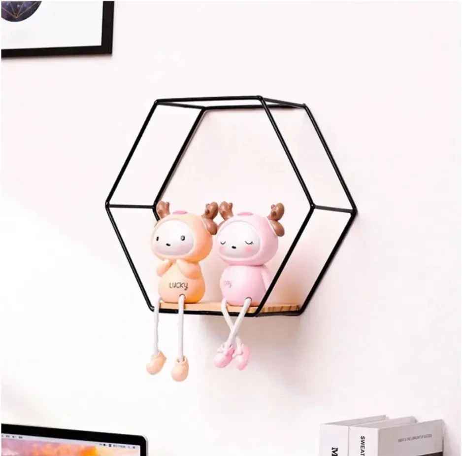 Etagere hexagonale bois métal avec figurines