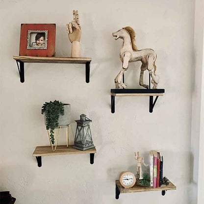 Étagère mural bois polywood avec décorations