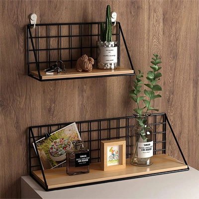 Etagere murale bois noir avec articles
