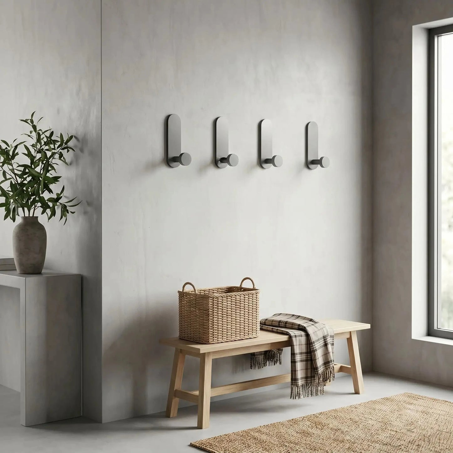 Crochet mural sans percage acier inoxydable gris aligné au-dessus d’un banc dans une entrée scandinave bien rangée Lot de 4 