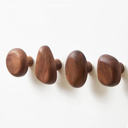 Patère en bois massif noyer au style scandinave, idéale pour une entrée naturelle et élégante