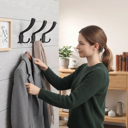 Patère murale LYKKE™ triple crochet en métal noir, design élégant