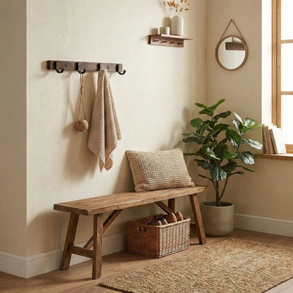 Patère murale design en bois massif et métal noir mat, disponible en modèles à 4, 5 ou 6 crochets pour un rangement élégant.