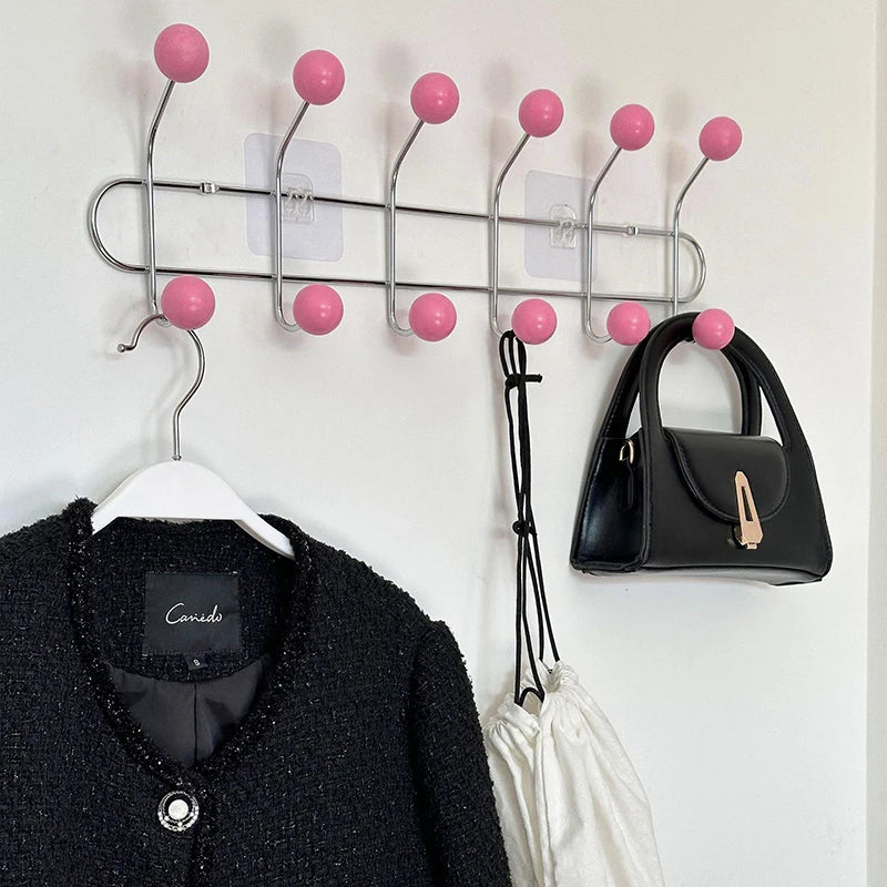 Patère porte-manteau murale design, modèle 6 crochets roses, style moderne et élégant pour une entrée ou une chambre d'enfant.