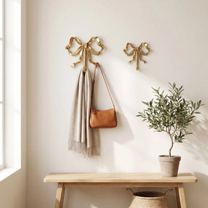 Patères dorées LYKKE™ design ruban en métal, ensemble de 2 crochets décoratifs