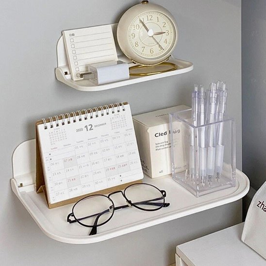 Petite étagère murale avec calendrier et lunette
