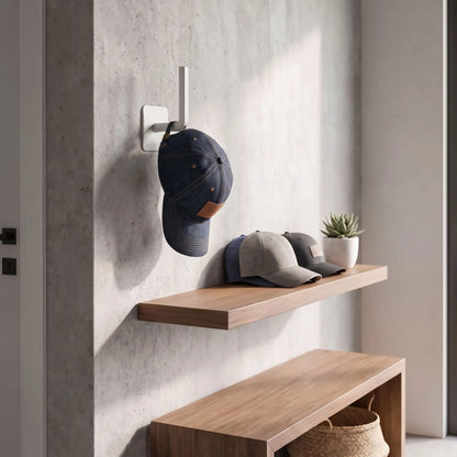 Porte casquette FJELL™ ElegantSpace en plastique robuste blanc présenté en vue frontale