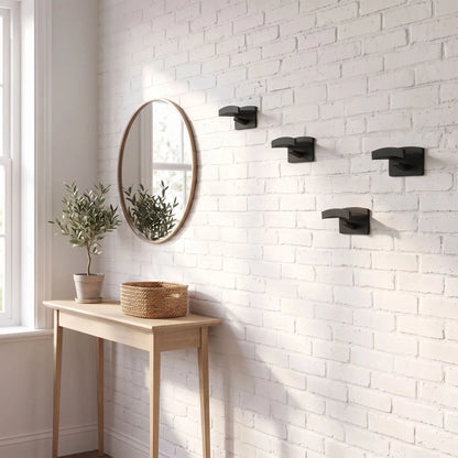 Porte‑casquette mural FJELL™ en silicone premium flexible et robuste  présenté en vue frontale
