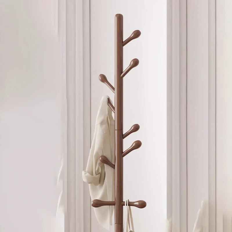 porte manteau bois avec chemise élégance naturelle