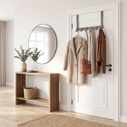 Porte‑manteau de porte sans perçage inox noir LYKKE™ avec 6 crochets dans une entrée organisée