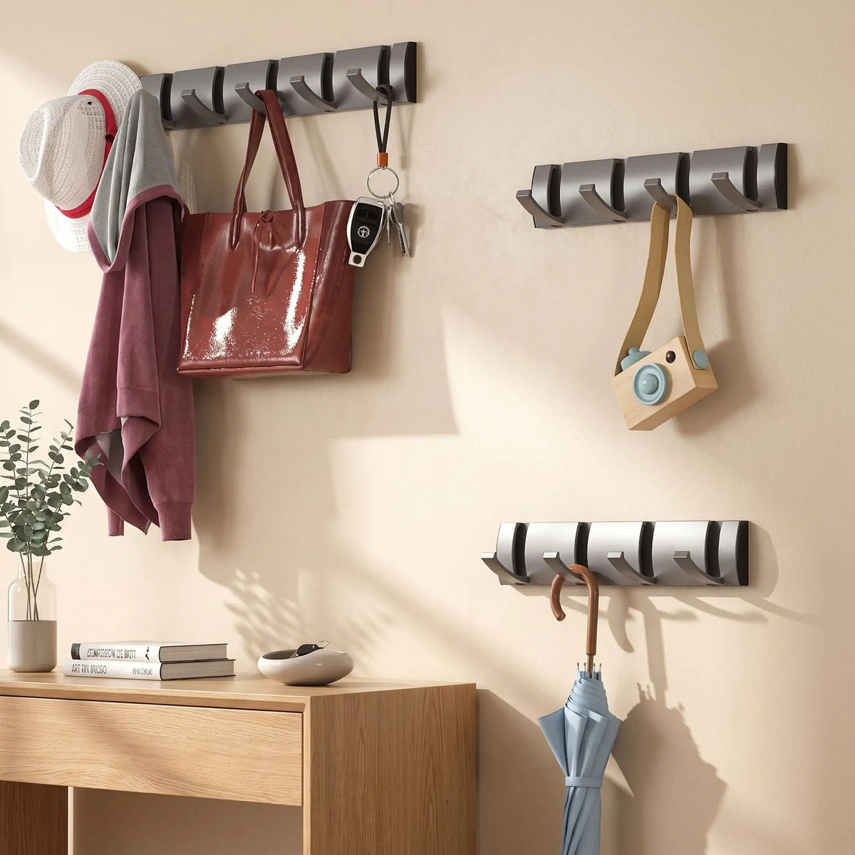 Porte‑manteaux muraux LYKKE™ en aluminium, design gain de place en aluminium