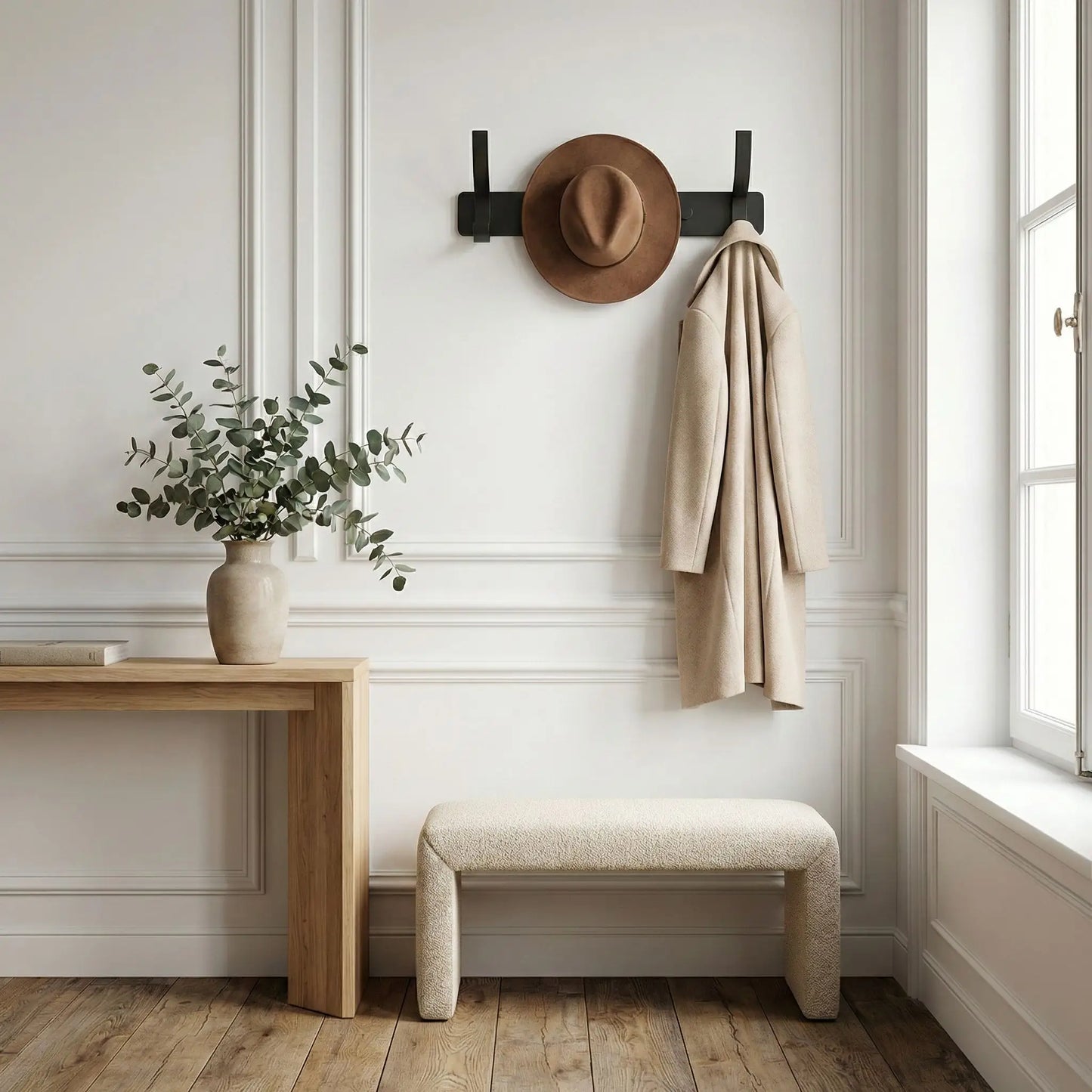 Porte manteau mural avec chapeau et veste pour dame