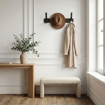 Porte manteau mural avec chapeau et veste pour dame