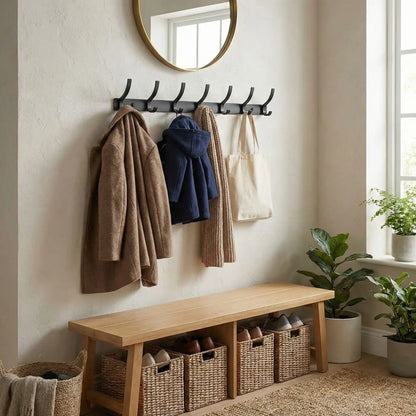 Porte manteau mural avec veste et sac