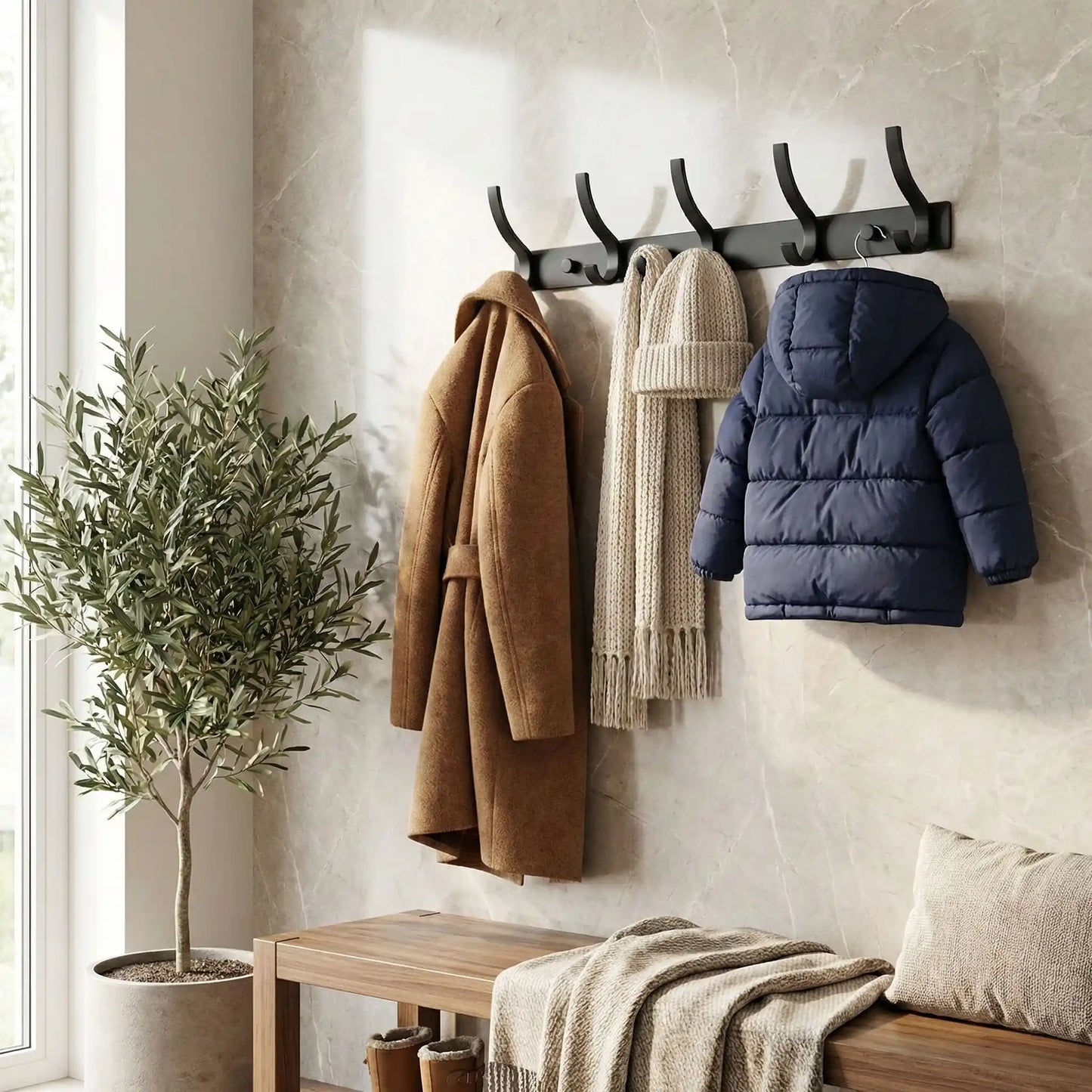 Porte manteau mural avec vêtements chauds