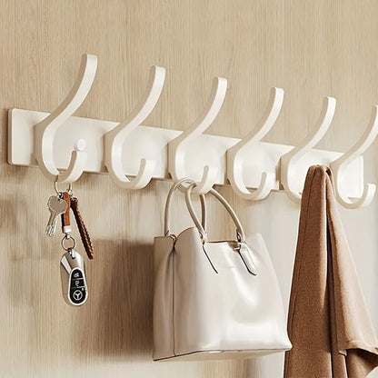 porte manteau mural blanc avec six crochets