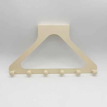 Porte-manteau mural blanc crème sans perçage, idéal pour organiser vestes et accessoires.
