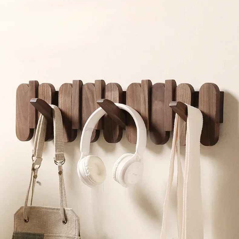 Porte manteau mural bois avec sac et écouteur