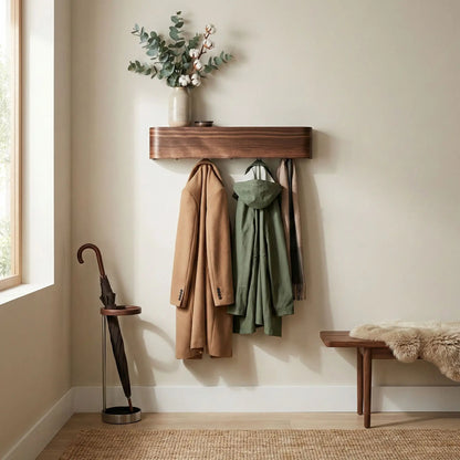 Porte manteau mural design dans une belle entrée avec parapluie