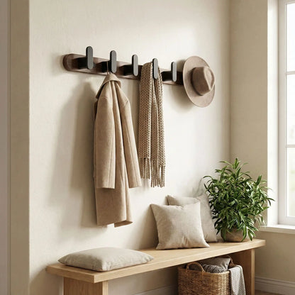 Porte manteau mural entrée ensoleillée