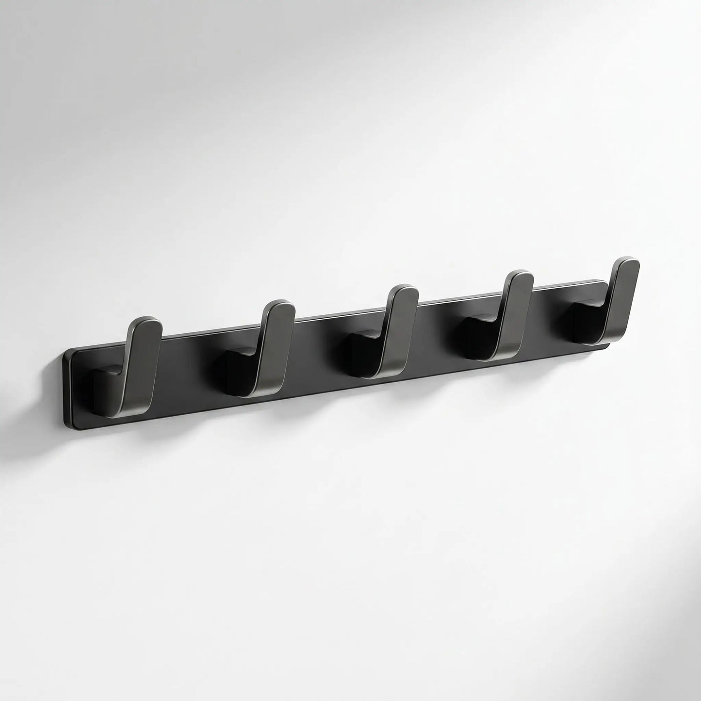 Porte-manteau mural Alumure à 5 crochets en aluminium brossé noir mat, vue de profil sur fond blanc.