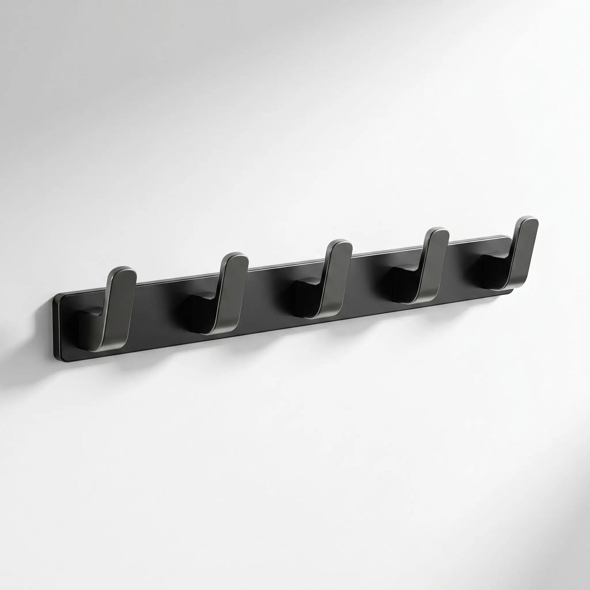 Porte-manteau mural Alumure à 5 crochets en aluminium brossé noir mat, vue de profil sur fond blanc.