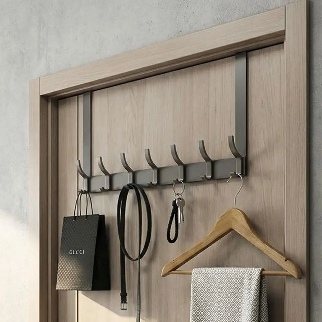 Porte-manteau de porte UrbanRack gris aluminium moderne avec 7 crochets doubles et protection anti-rayure