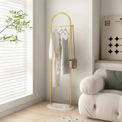 porte manteau soma avec robe et blouse