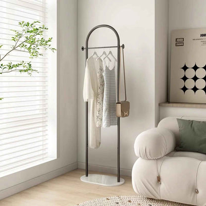 porte manteau soma noir dans un salon