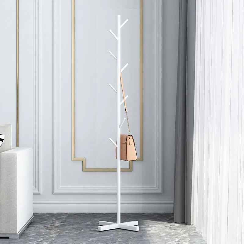 Porte-manteau sur pied blanc en métal, design minimaliste pour une entrée ou une chambre ordonnée